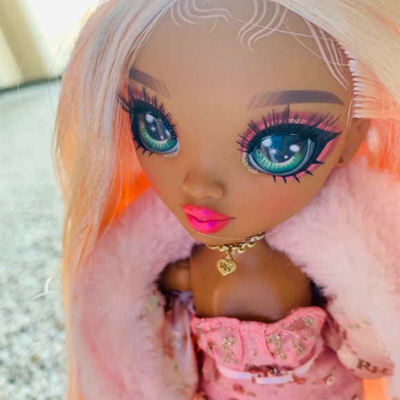 Rainbow High Sabrina St Cloud Doll with Mic and Stand - Picture 7 of 7